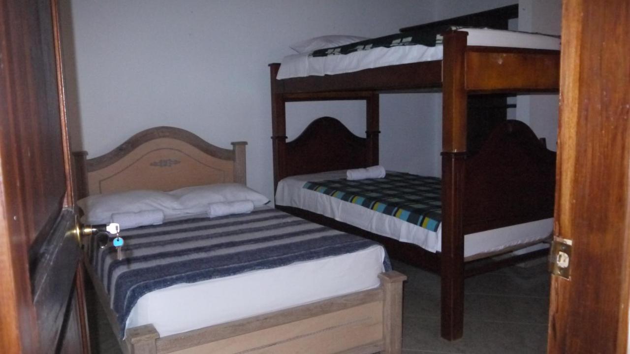 Hostal Naty Luna Jardin Exterior photo