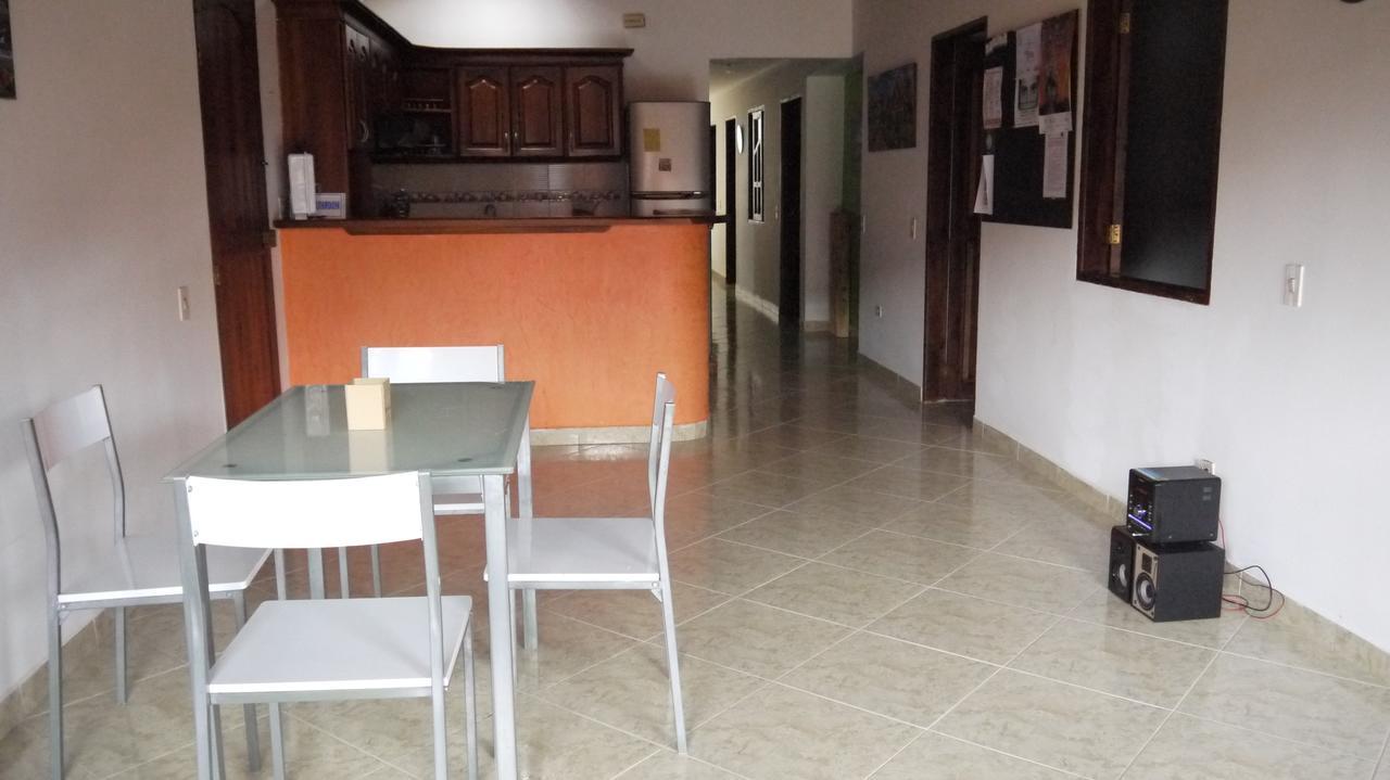Hostal Naty Luna Jardin Exterior photo