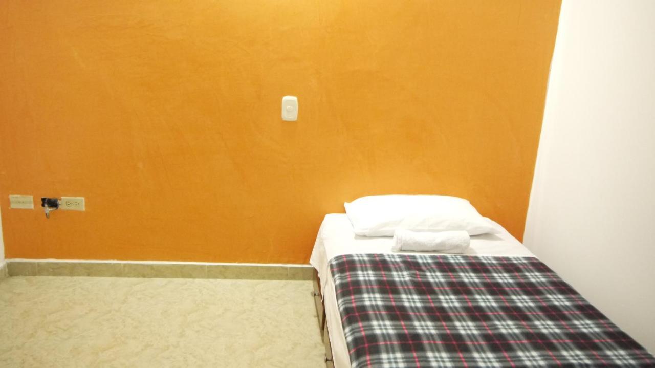 Hostal Naty Luna Jardin Exterior photo