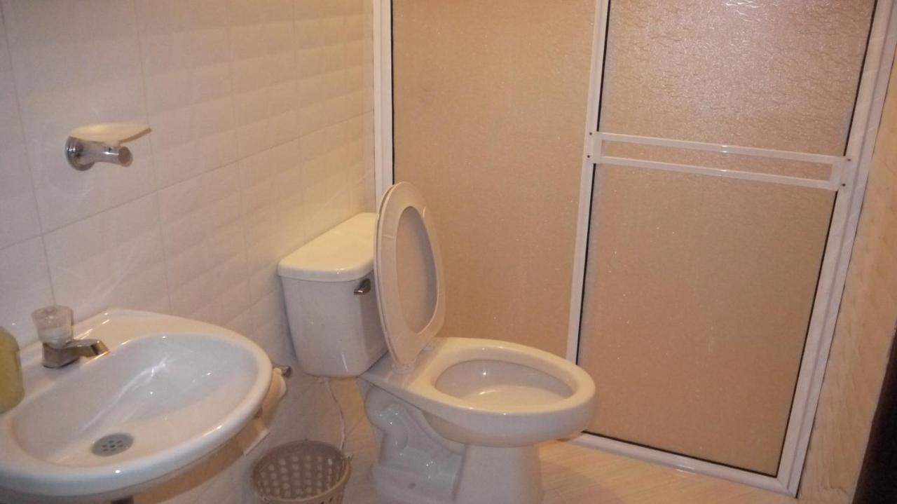 Hostal Naty Luna Jardin Exterior photo