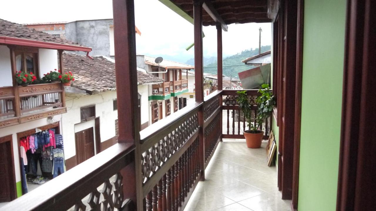 Hostal Naty Luna Jardin Exterior photo