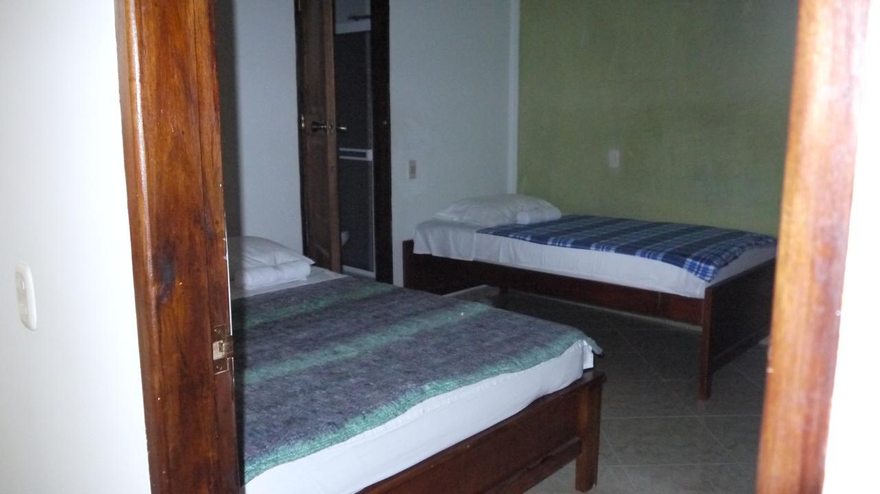 Hostal Naty Luna Jardin Exterior photo