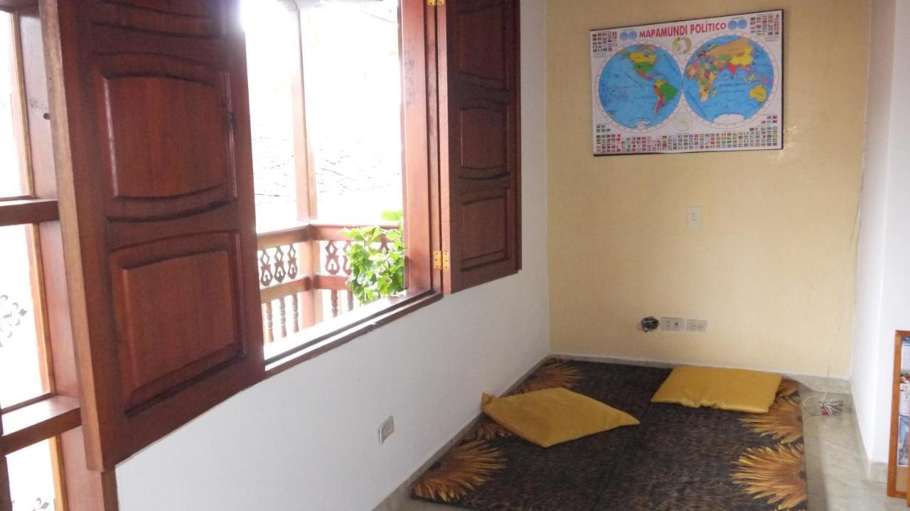 Hostal Naty Luna Jardin Exterior photo